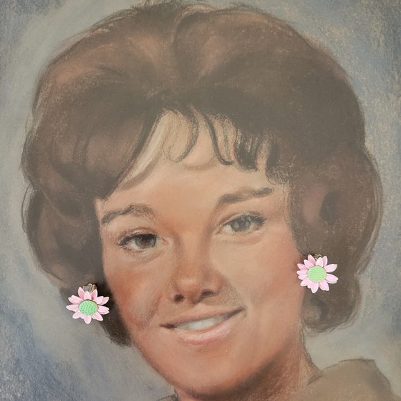 Vintage Pink Daisy Clip-On earrings ~ 1960s Mod ~ Flower Power~ Cute! - Picture 3 of 15